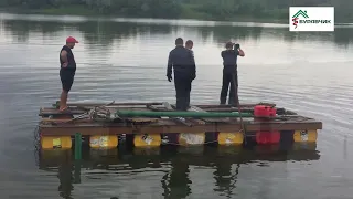 Монтаж винтовых свай на воде под пирс