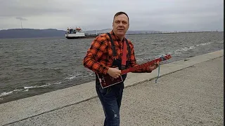Макс Ильин - гитара из сигарной коробки на берегу Волги