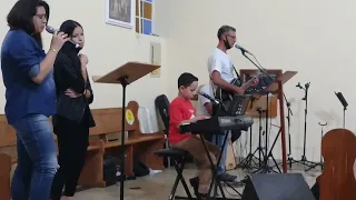 Jesus, Maria e José. Nossa família vossa é.