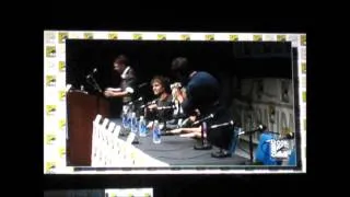 Tom Cruise sings with Chris Hardwick at Comic Con 2013