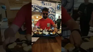 Visitando uno de los bares de tapas más famosos de Toledo, La Abadía