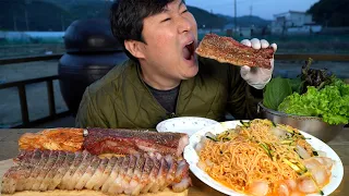 2시간 익힌 항아리 [[훈제 삼겹살에 비빔면]] 환상의 조합! (Pork BBQ Cooked Charcoal POT OVEN) 요리&먹방!! - Mukbang eating show