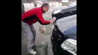 Краснодарский хач моет машину котом