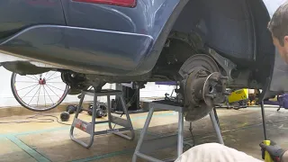 1988 Porsche 944 Turbo - Dropping the torsion bar carrier