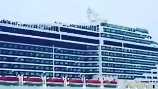 Мелодия гудком лайнера при выходе из порта