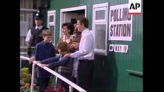 UK: PRIME MINISTER JOHN MAJOR & TONY BLAIR CAST THEIR VOTES