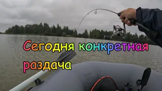 Отличная Рыбалка ! Мормышинг ! Рыбалка с Лодки ! Карась ! Щука !