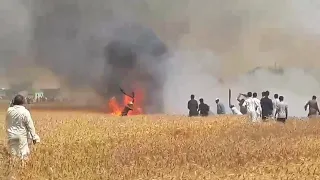 dangerous wheat the fire 🔥 || tractor wheat fire || wheat 🌾