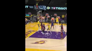 LeBron James assist to Anthony davis