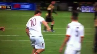 Gomitata Totti su Mexes (12-5-2013)