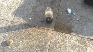 Mentos vs Cola Bomba zamknięta w butelce