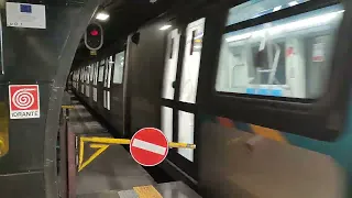 CAF Metropolitana di Napoli linea 1.