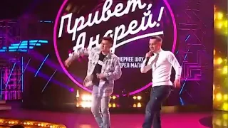 кавер Музыка играет громко