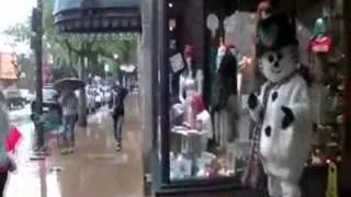 Holiday Shopping Snowman Prank Vedio