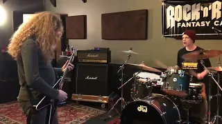 Dave Mustaine discussing intro to 99 Ways to Die. Luke Zeitler Rock and Roll Fantasy Camp. 1/22