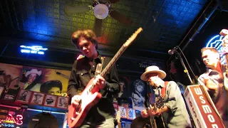 Luke McQueary emulates Hendrix at Robert's Western World with Don Kelley Band (Ghost Riders solo)