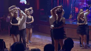 Performance salsa      bailando - Enrique Iglesias🕺💃