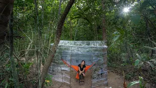 Amazing Girl Built a Complete Warm Plastic Wrap Survival Shelter in The Rain Forest, Solo Bushcrafts