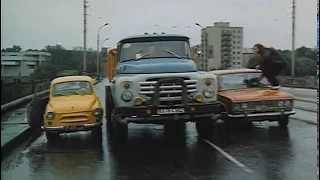 Патриотическая комедия (1992) - car chase scene