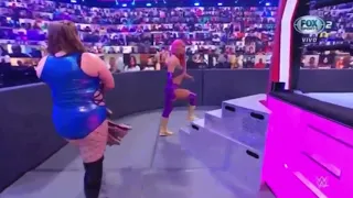 Asuka y Naomi vs Eva Marie y DuDroop.  #WWERaw
