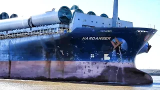Einschleusung Frachtschiff HARDANGER V7A5145 IMO 9079119 Cargo Containership & tugs Emden sealock