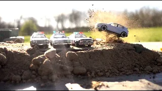 1 /64 Dynamic Diorama - Cars Truck and Police Chase - Crash Compilation Slow Motion 1000 fps  #33