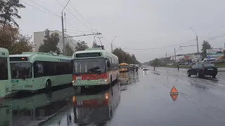 Троллейбус с Автономным ходом объезжает ДТП