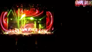 Madhuri Dixit performance at Shahrukh khan concert