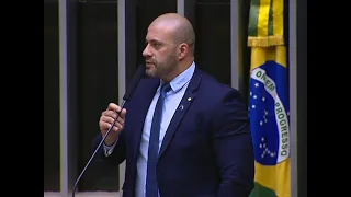 Bolsonaro assina decreto de indulto para o deputado Daniel Silveira