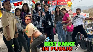 MAIN KHILADI🔥 Dance Ka Bhoot😂Shakira , Dance in Public 😂