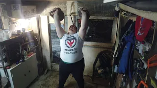 Швунг двух гирь по 60 кг на 10 повторений. / Pushpress of two kettlebells 60 kg each for 10 reps.