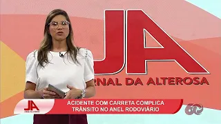 Acidente com carreta complica trânsito no anel rodoviário