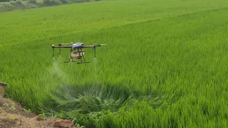 10 litres Agriculture Drone During spraying 👍