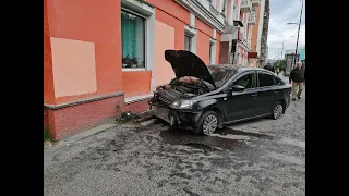 Последствия страшной аварии в центре Мурманска попали на видео