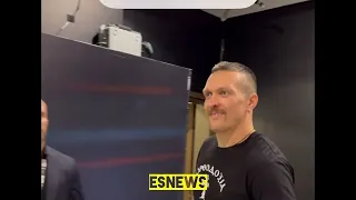 Evander Holyfield visiting usyk before fury fight backstage