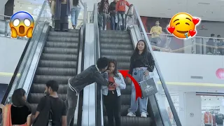 kissing prank on cute girls 😘 In Escalator #escalatorprankinindia prankstar vinod
