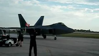 F22 Raptor Taxiing