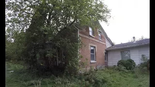 Exploring an Abandoned House in Victoria County