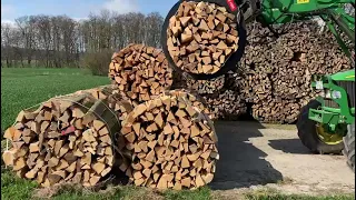 Holzbündel in die Miete setzen