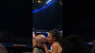 Samantha Irvin kisses Ricochet 🤩