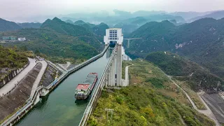 Ships navigate waters in Guizhou via lift system