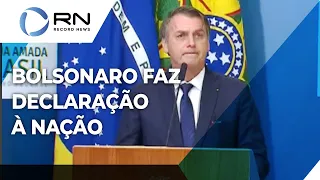 “Nunca tive a intenção de agredir quaisquer poderes” diz Bolsonaro