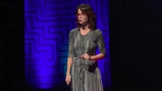 A insustentável leveza do ter | Daniela Reis | TEDxUDESCJoinville
