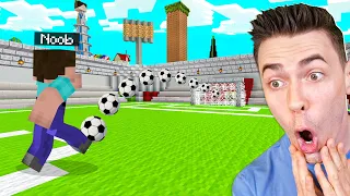 UCZĘ NOOBA GRAĆ W PIŁKĘ NOŻNĄ w Minecraft!