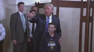 President Trump surprises White House tour group