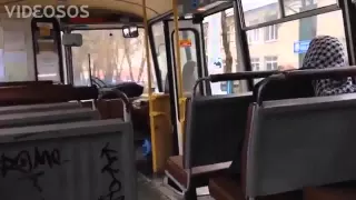 Babka dovela voditelya avtobusa  Novyj prikol