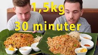Klarar vi att äta Sveriges största Pad Thai på under 30 minuter?