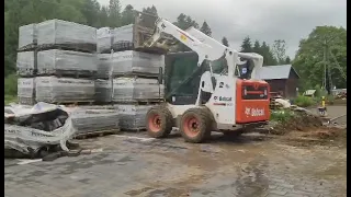 Bobcat S590 vs palety