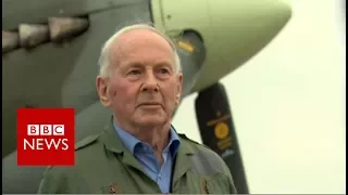Luftwaffe ace flies in Spitfire - BBC News