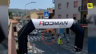 Savona, auto travolge ciclisti durante la volata finale​